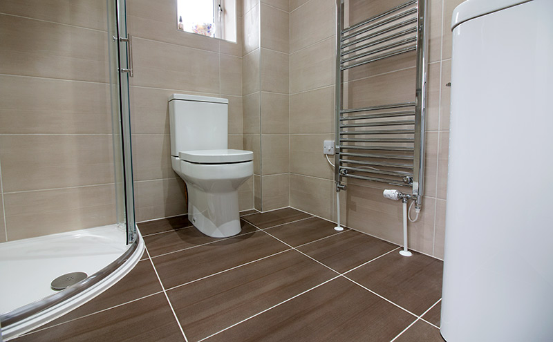 Guest ensuite bathroom in Harmans Cross Dorset with tiles and tiling by UK Tiles Direct
